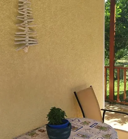 Elegant House By The Sea With Pool Prázdninový dům