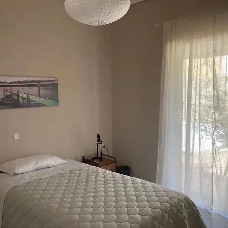 Prázdninový dům Elegant House By The Sea With Pool Akrata