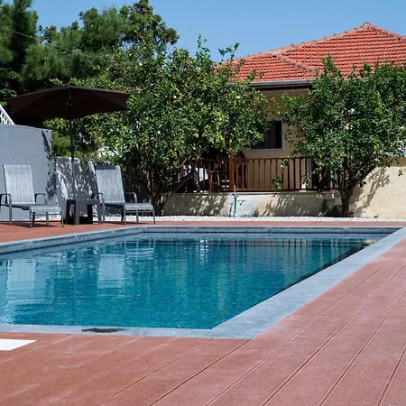 Ferienhaus Elegant House By The Sea With Pool