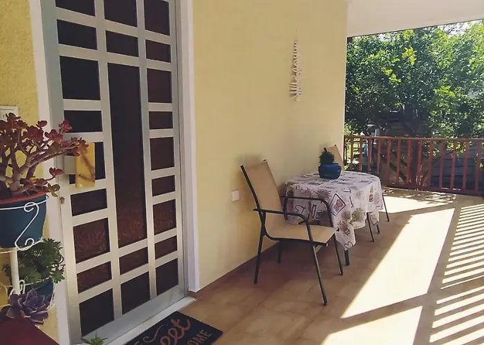 Elegant House By The Sea With Pool Semesterbostad Akrata