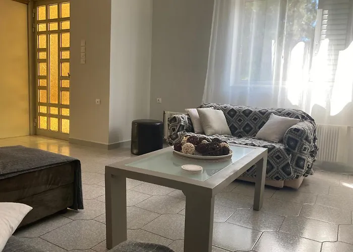 Elegant House By The Sea With Pool 度假居 *