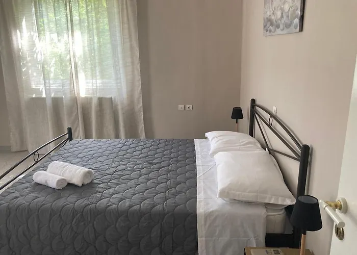 Elegant House By The Sea With Pool Semesterbostad Akrata