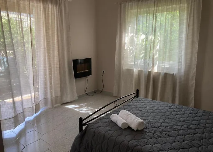 Elegant House By The Sea With Pool Semesterbostad Akrata